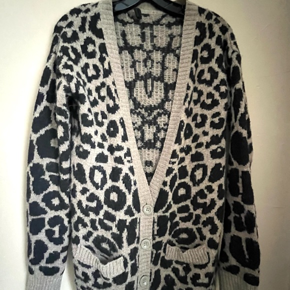 Topshop leopard print v-neck cardigan with front buttons & pockets - Picture 5 of 11